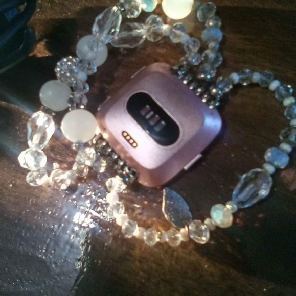 Fitbit versa 2 - Picture 2 of 3